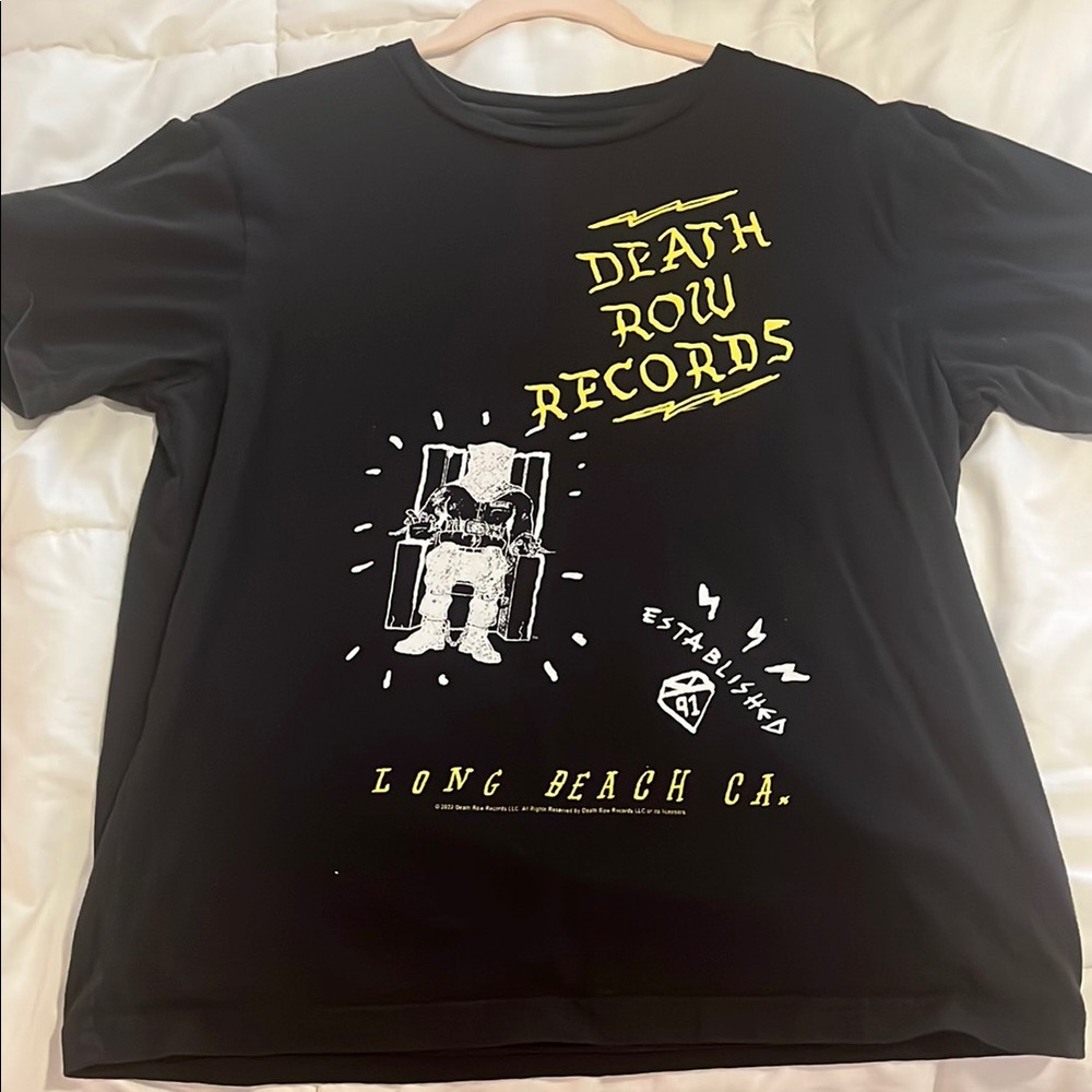 GAP Black Short Sleeve Tee with Graphic Design